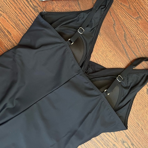 NWT Miracle swimsuit look 10 pounds lighter in 10 seconds! Black Size 18 - Picture 4 of 8